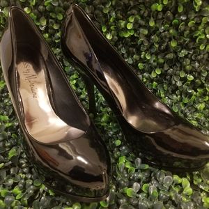 Black closed toe platform heels Guess by Marciano size 8